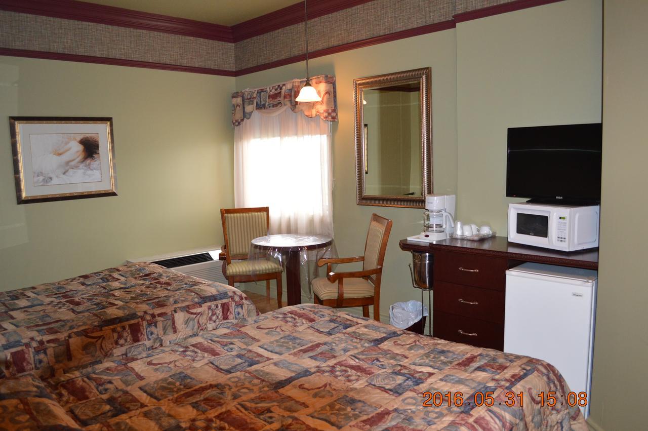 Motel-Auberge Helene Вікторіявіль Екстер'єр фото