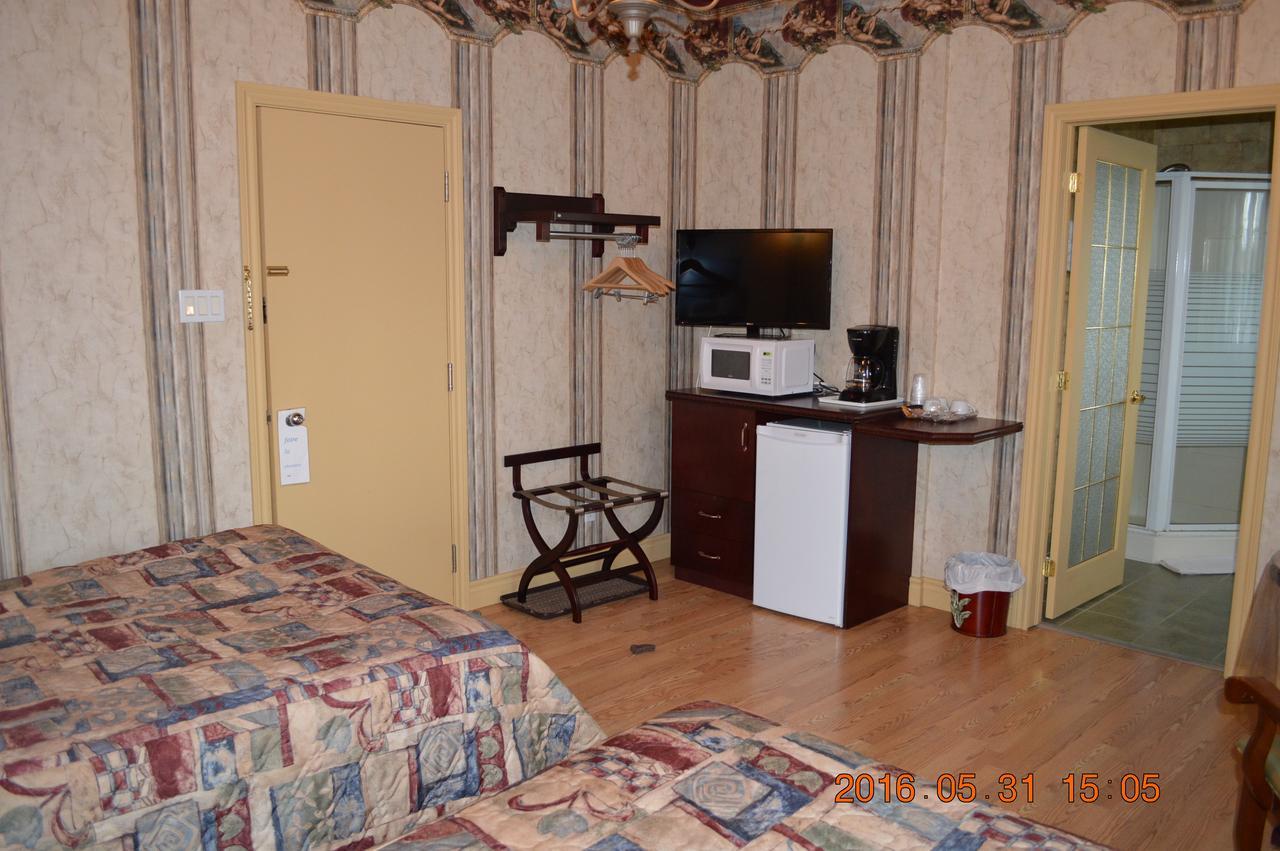 Motel-Auberge Helene Вікторіявіль Екстер'єр фото