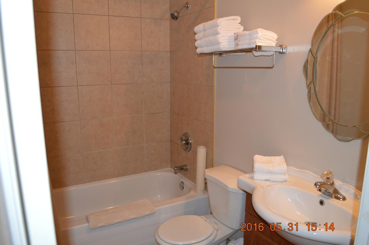 Motel-Auberge Helene Вікторіявіль Екстер'єр фото