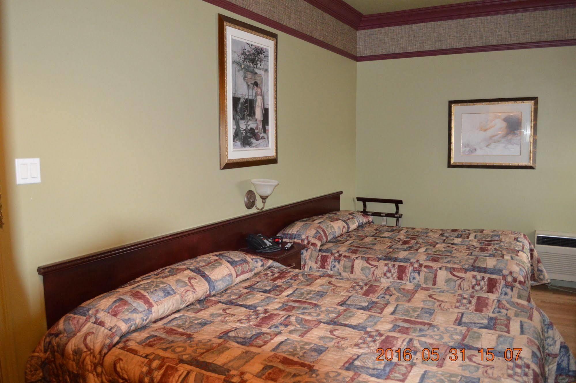 Motel-Auberge Helene Вікторіявіль Екстер'єр фото