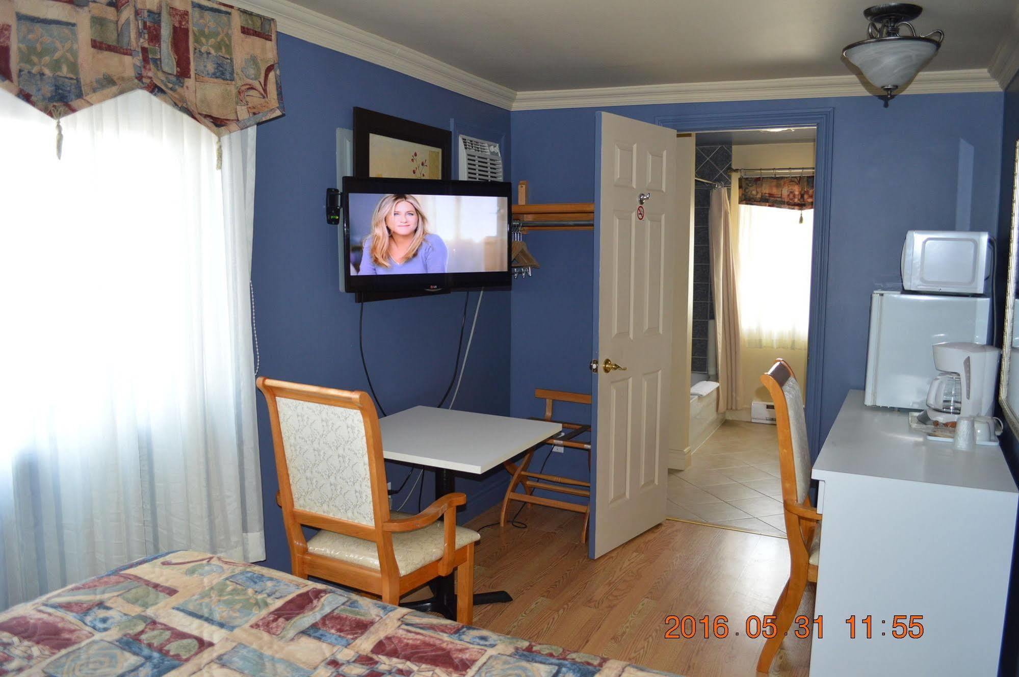 Motel-Auberge Helene Вікторіявіль Екстер'єр фото